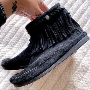 Minnetonka Black Fringe Suede Boots